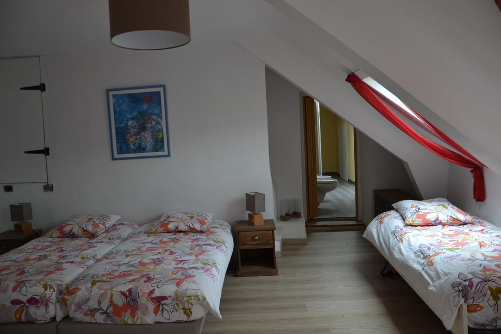 Mere Elvira Lourdes Room photo